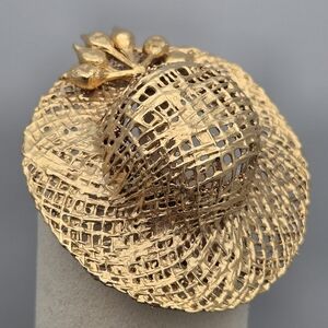 Straw Hat Brooch Basket Weave 👒 Vintage-Style Gold-Tone